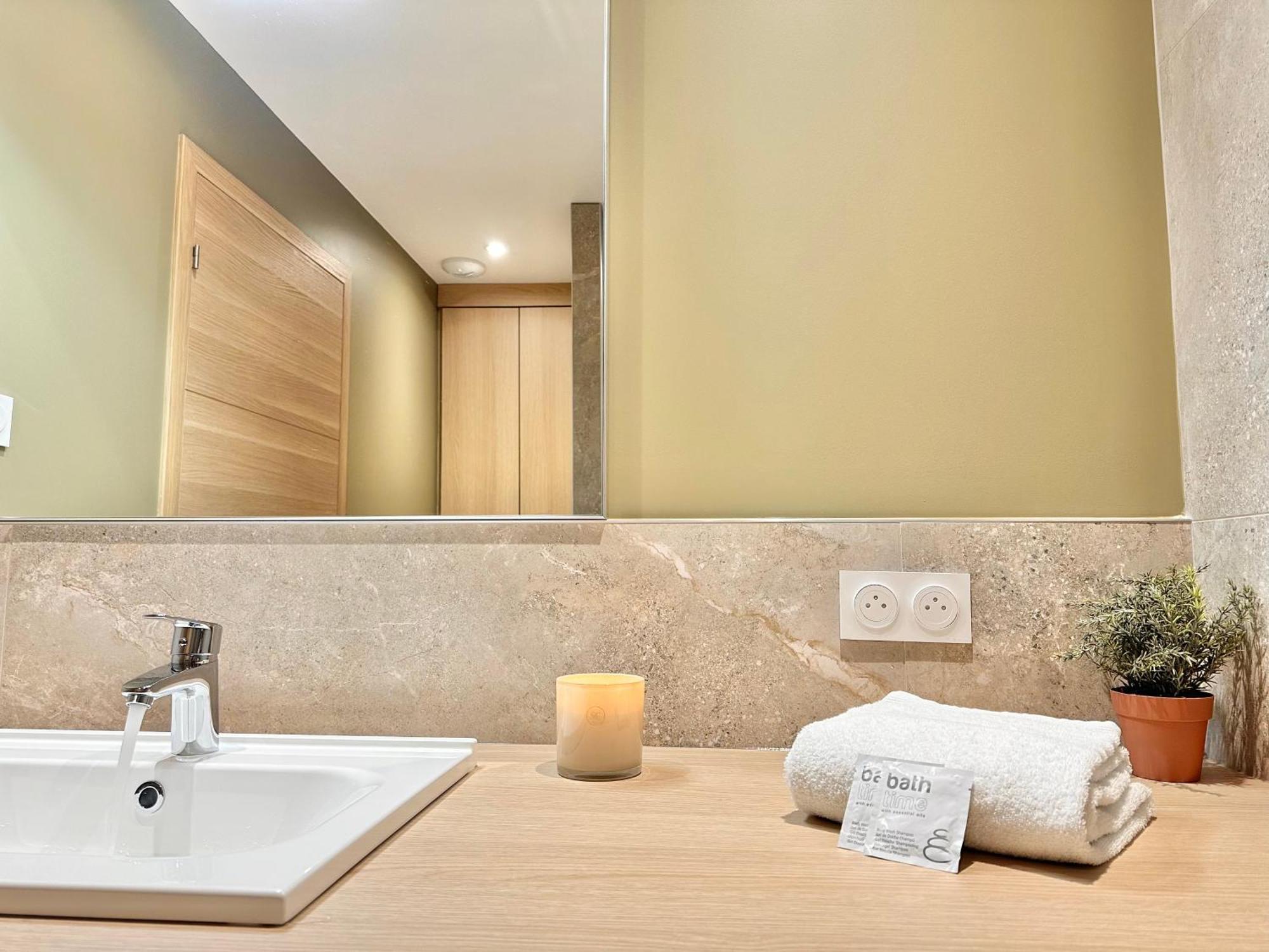 La Rose Pastel - Parking - Hyper Centre - Neuf Apartment